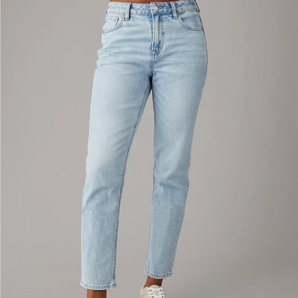 EUC American Eagle Strigid Mom Jeans 6Short